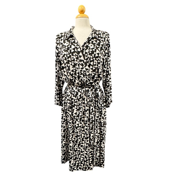Lane Bryant Dresses & Skirts - Lane Bryant Black and White Triangle Pattern Dress